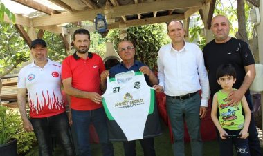 Nizip Gücü Spor Kulübü Forma Hediye Etti