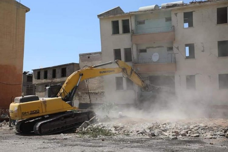 36 yıllık lojmanların yıkımı gerçekleşti