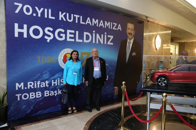 Hisarcıklıoğlu, Bilgin'e Hizmet Şeref Belgesi ve plaket takdim etti