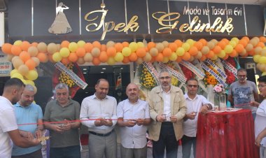 İpek Gelinlik Moda ve Tasarım Evi Hizmete Açıldı