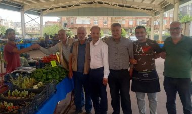 Semt Pazarında bayram mesaisi