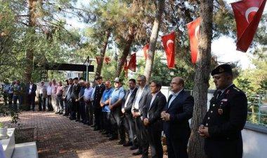 Protokol üyelerinden bayramlaşma töreni