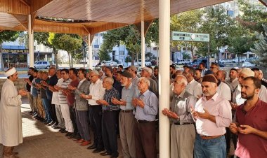 Şeyh Yusuf el-Karadavi için Nizip'te gıyabi cenaze namazı kılındı