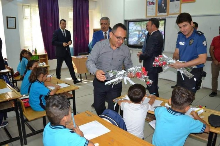 Kaymakam Çağlar ve Belediye Başkanı Sarı'dan ilköğretim haftası ziyareti