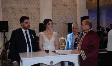 Pekmez ve Ceyhan Ailesinin Mutlu Günü