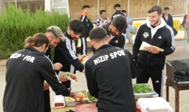 Nizip Spor'lu oyuncular yemekte buluştu 
