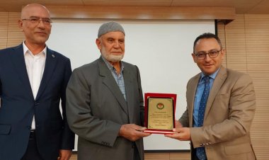 35 yıllık duayen esnaflara plaket