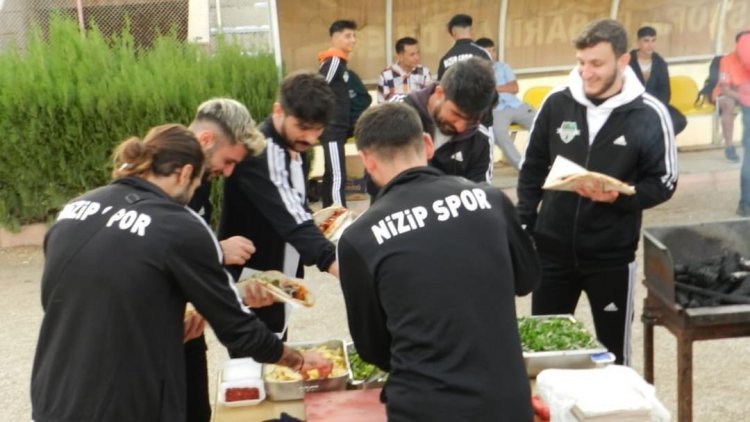 Nizip Spor'lu oyuncular yemekte buluştu