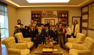 Minik öğrencilerden Kaymakam Çağlar'a Ziyaret 