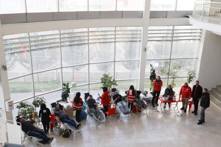 Belediye personellerinden kan bağışı kampanyasına destek
