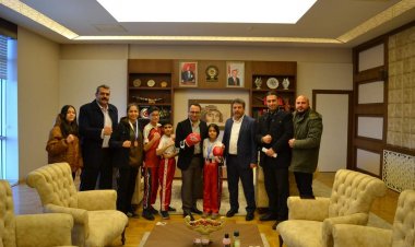 Kaymakam Çağlar, Başarılı Sporcuları Ödüllendirdi