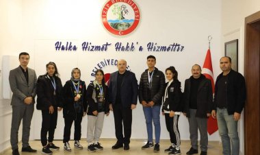 Madalyalı sporculardan Başkan Sarı’ya ziyaret
