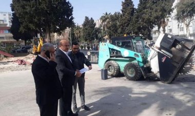 Nizip Belediye Başkanı Mehmet Sarı, Mustafa Kökmen Bulvarı ile Şehitler (Mezarlık) Caddesinin kesiştiği noktada devam eden sinyalizasyon kavşak çalışmamızı yerinde inceleyerek, çalışanlara kolaylıklar diledi.