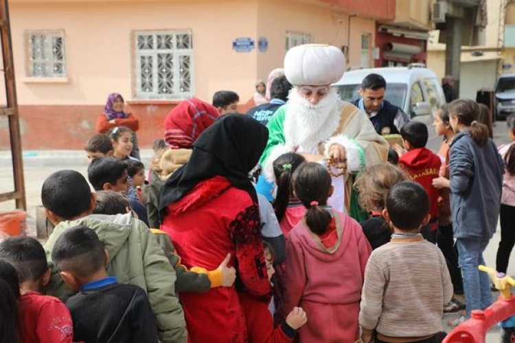 Nizip Belediyesi çocukları eğlendirmeye devam ediyor