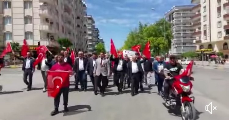 Nizip'te Şehitlere Saygı Yürüyüşü yapıldı