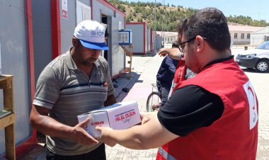 Kızılay'dan depremzedelere yardım