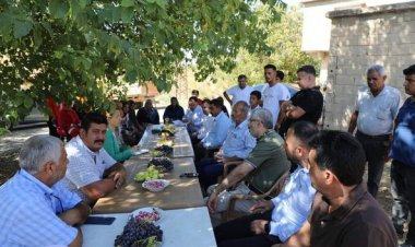 Ak Parti sahada sorunları dinliyor