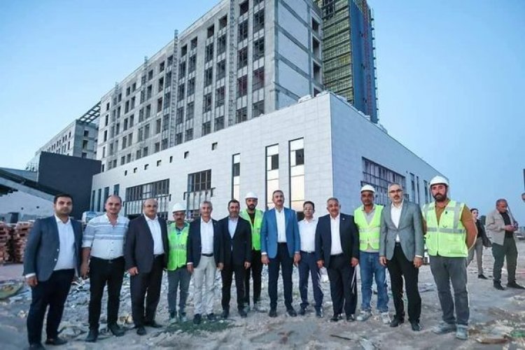 Gül ve beraberindeki heyet 400 yataklı Nizip Devlet Hastanesi binasını gezdi