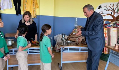 İlkokul öğrencilerinin hazırladığı '100. Yıl Nostalji' sergisi açıldı