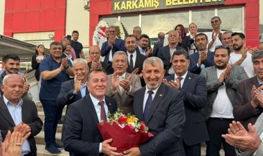 KARKAMIŞ’TA ALİ DOĞAN BAYRAĞI MUSTAFA GÜZEL’E DEVRETTİ
