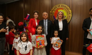 Nizip'te minik yüreklerin 23 Nisan coşkusu