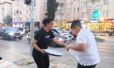 Belediye Meclis Üyesi Emine Polat aşure dağıttı