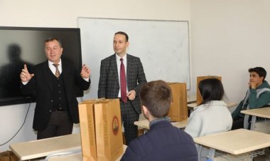 Nizip Belediyesi'nden üniversite öğrencilerine kitap desteği