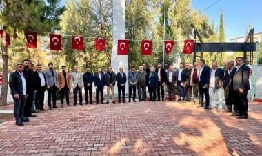 AK Parti İlçe Başkanı Yakup Karakuş, Şehitlik Ziyaretinde Dua Etti