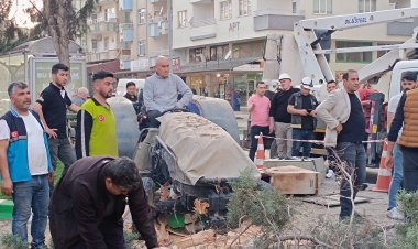 Nizip’te Servis Minibüsü ile Traktör Çarpıştı: Facianın Eşiğinden Dönüldü