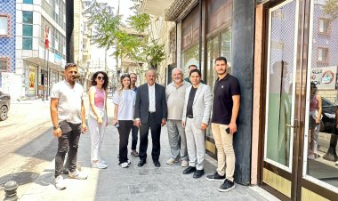 İYİ Parti Nizip Teşkilatından Esnafa Anlamlı Hediye: Türk Bayrağı Dağıtımı