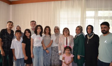 LGS Türkiye Birincisi Aleyna Nur Kurt’a Protokolden Tebrik Ziyareti