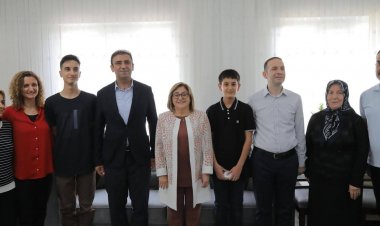 Türkiye Birincisi Kardeşlere Anlamlı Ziyaret: Özyurtseven Ailesine Protokolden Tebrik