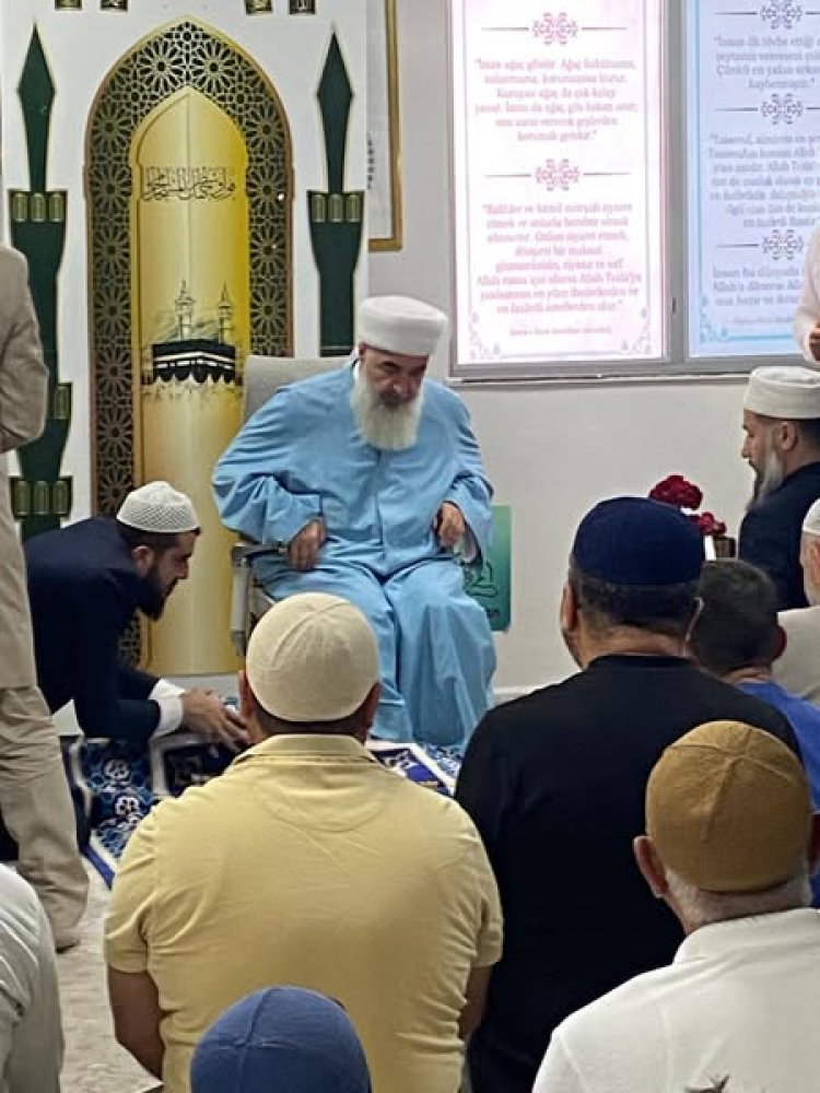 Şeyh Seyyid Muhammed Mübarek El Hüseyni Hazretleri Nizip'te Manevi Buluşmada Cemaatle Buluştu