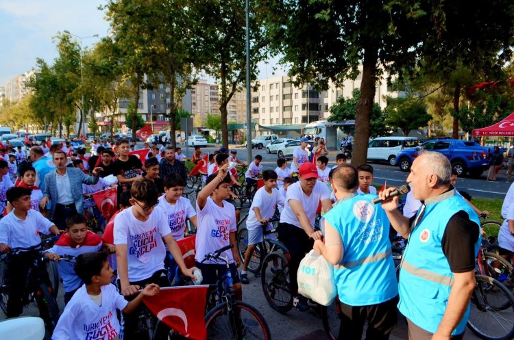 Nizip’te 15 Temmuz Şehitleri İçin 251 Bisikletle Anlamlı Pedal: Yaz Kur’an Kursu Öğrencilerinden Duygulandıran Etkinlik