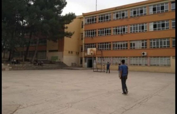 Bir Tarih Daha Yıkıldı: Eski Nizip Ortaokulu Artık Yok…