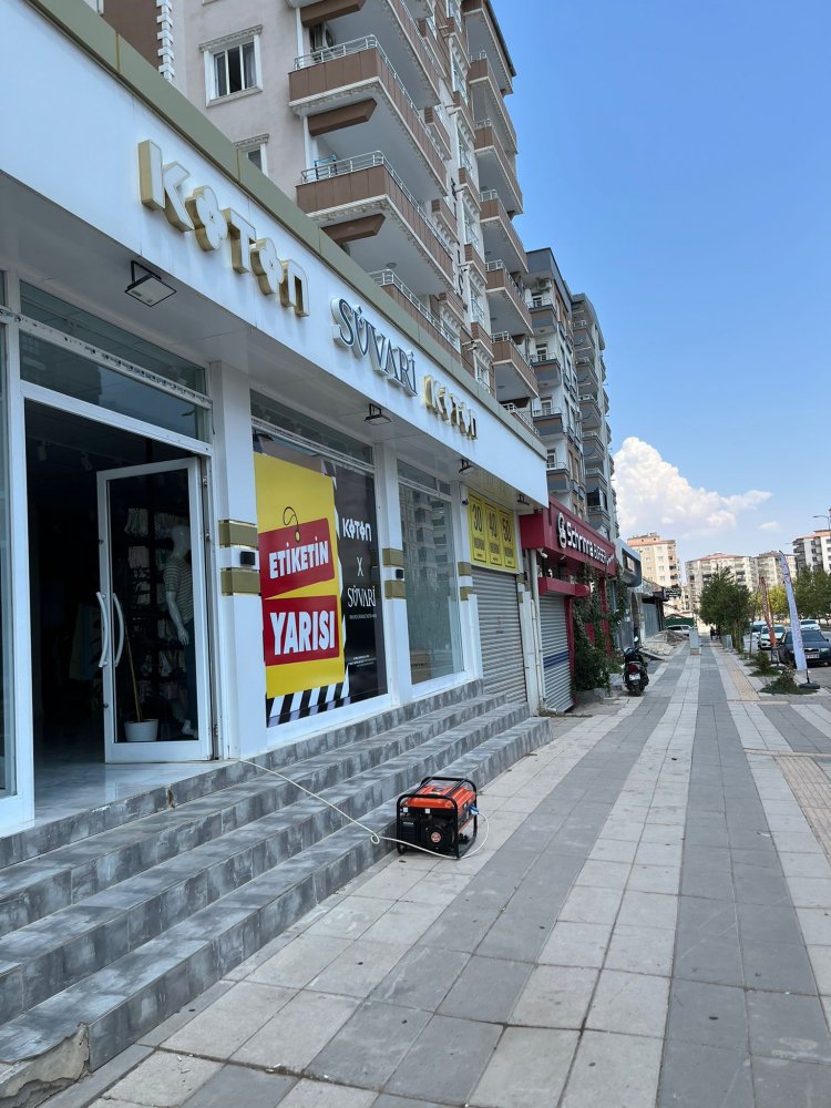 Nizip'te Elektrik Çilesi Sürüyor: Yaz Aylarında Kesintiler Vatandaşı Bezdirdi!