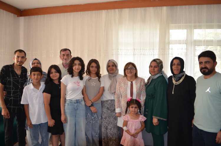 LGS Türkiye Birincisi Aleyna Nur Kurt’a Protokolden Tebrik Ziyareti