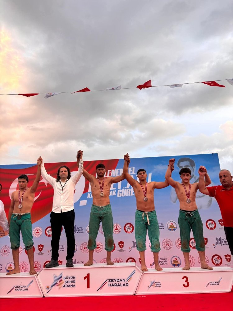 Nizipli Güreşçiler Adana’dan Madalyalarla Döndü