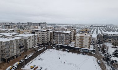 Nizip’te Kar Yağışı Hayatı Olumsuz Etkiledi: İlçe Beyaza Büründü