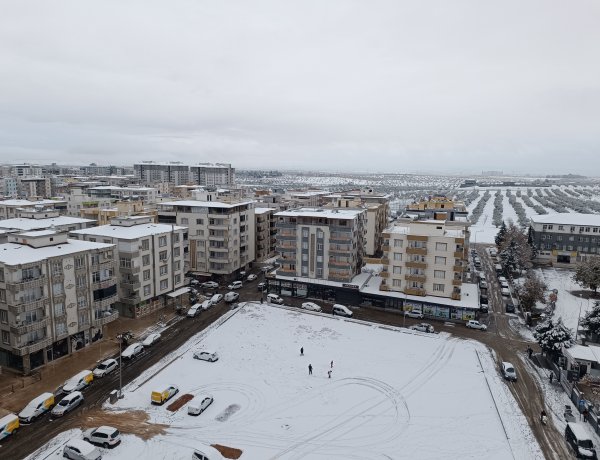 Nizip İlçesi Beyaza Büründü, Kar Yağışı Vatandaşları Sevindirdi