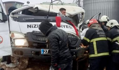 D400 Karayolu Sekili Kavşağı’nda Zincirleme Trafik Kazası: Belediye Kamyonunun da Karıştığı Kazada 1 Kişi Yaralandı