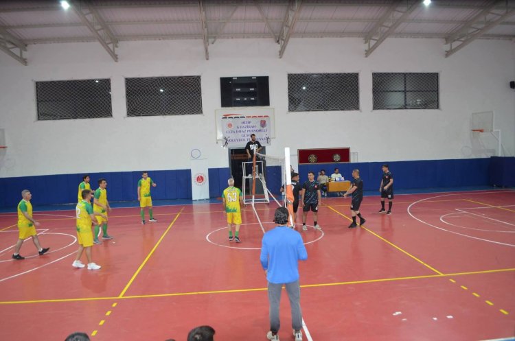Cezaevi Personellerinin Voleybol Finalinde Dostluk Kazandı