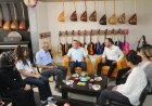 Başkan Ali Doğan’dan Barış Müzik Evi’ne Ziyaret: Türkülerle Dolu Keyifli Buluşma