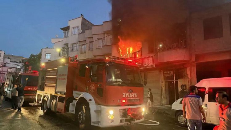 İSTİKLAL MAHALLESİ’NDE EV YANGINI: 1 KİŞİ YARALANDI