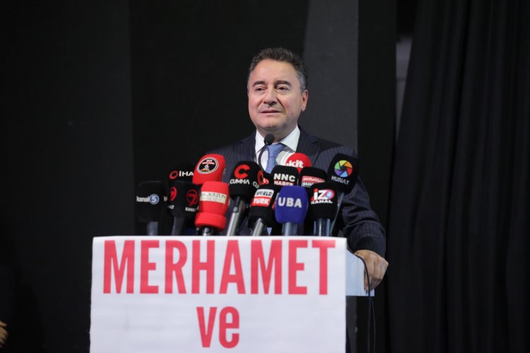 ANKARA’DA 7. MERHAMET VE EMEK ÖDÜLLERİ TÖRENİ: 28 SİYASİ PARTİ VE ONLARCA STK AYNI ÇATIDA BULUŞTU