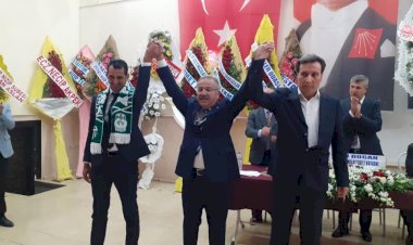 CHP İLÇE BAŞKANI HALUK KAHRAMAN GÜVEN TAZELEDİ 