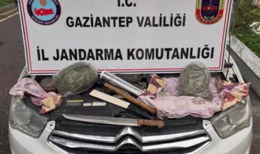 Nizip’te Otomobilde 1 kilogram esrar ele geçirildi