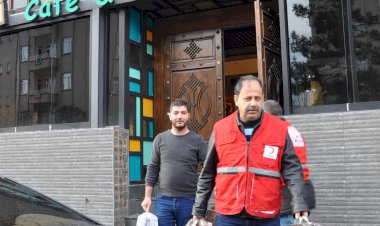 Eskici Cafe'den depremzedeler için yardım