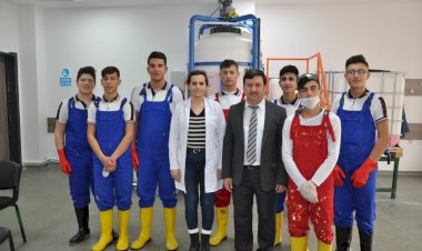 Öğrenciler Temizlik Malzemesi Üretiyor