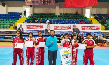 KUMLA İLKOKULU-ORTAOKULU KİCK BOKSTA BAŞARIYA DOYMUYOR